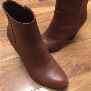 Nine West Hiswayo block heel boots